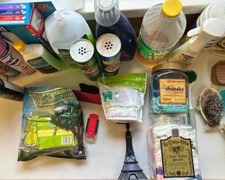 EAT092 - Mystery Lot Cleaning Supplies