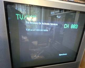 EAT113 - Vintage Toshiba 23" TV/DVD/VHS Combined, Perfect for Vintage Video Game Systems