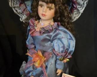 EAT309 - 17" Kinnex Porcelain Doll "Mavis" with COA