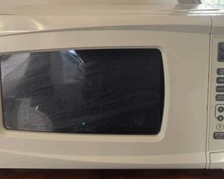 EAT139 - Walmart Microwave Oven (Model: RGTM701)