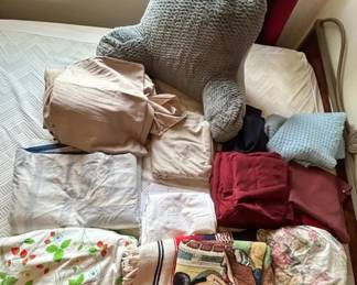 EAT137 - Bedsheets And Pillow
