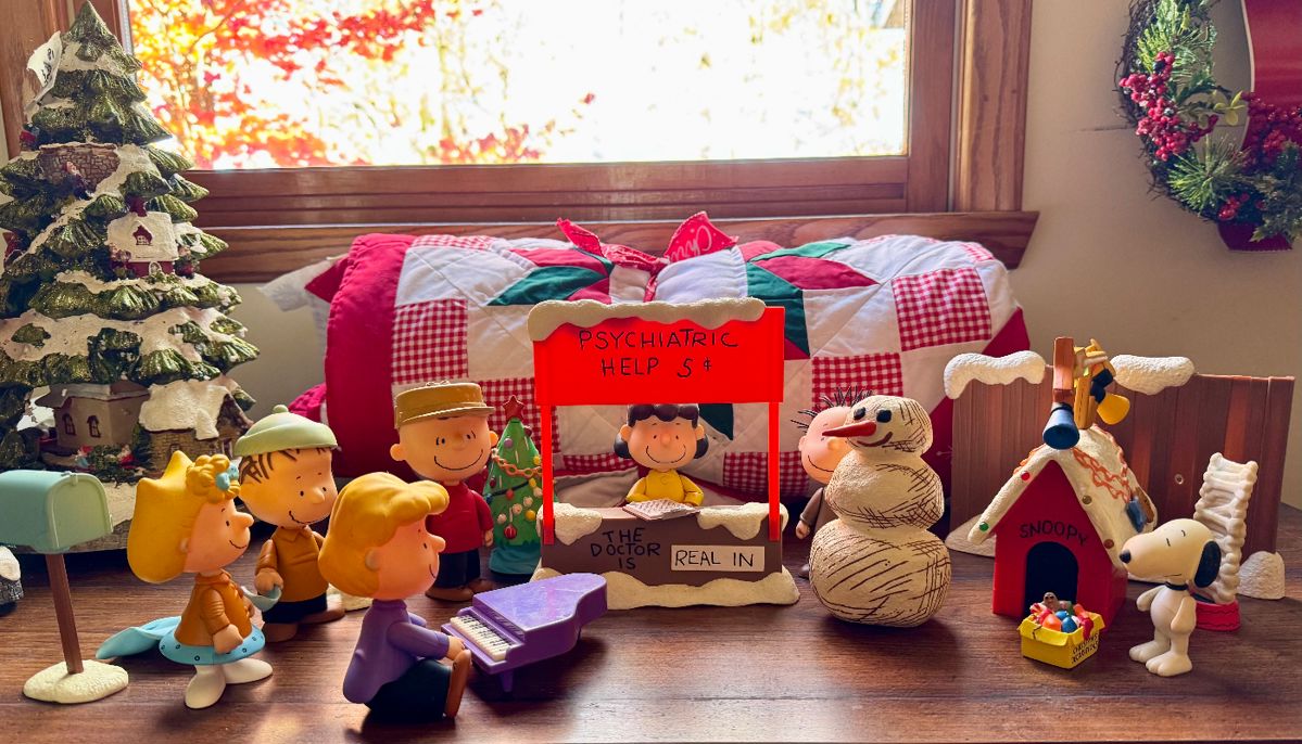 Absolutely Darling Peanuts Charlie Brown Christmas Collectible Set