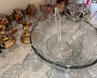 Pour a Little Holiday Cheer - Vintage 90s Punchbowl Seat