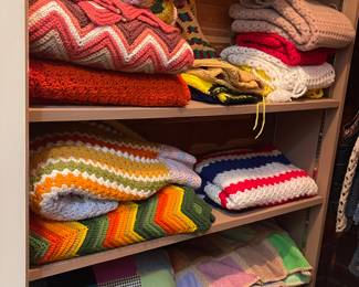 RETRO HANDMADE AFGHANS & QUILTS
