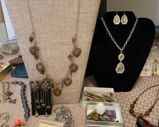 VINTAGE BRASS HEART CHARM NECKLACE KINGSTON NY, VINTAGE COSTUME JEWELRY