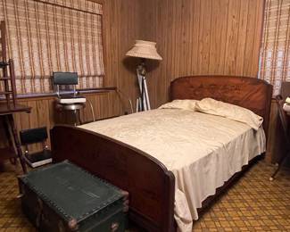 ANTIQUE BED, ANTIQUE FOOT TRUNK