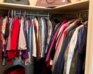 LADY’S CLOTHING, LUGGAGE-INCLUDING AMERICAN TOURISTER 