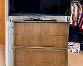 MCM CHEST OF DRAWERS BY BALLMAN CUMMINGS-MADE IN FORT SMITH, ARKANSAS-DANISH WALNUT