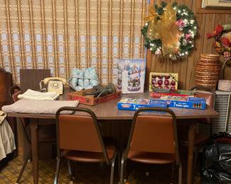 DINING TABLE WITH RESTAURANT CHAIRS, CHRISTMAS DECOR