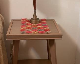 MCM ACCENT TABLE & LAMP