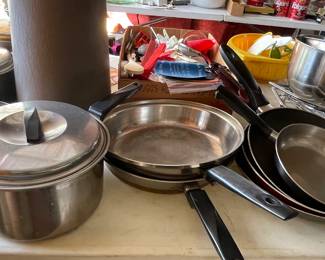 STAINLESS POTS AND FRYING PANS