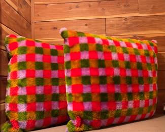 RETRO FUZZY PILLOWS
