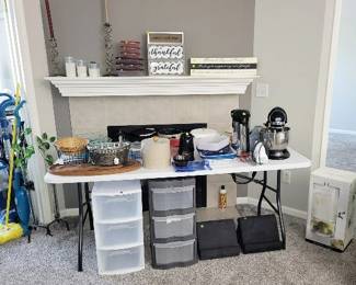  Kitchenware,  KitchenAid Blender, Vacuums, & Storage Containers