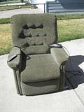 LIFT/RECLINER......VERY PRETTY COLOR GREEN (BUT YOU'D NEVER TELL FROM THE PHOTO!)