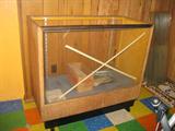 Lighted display cabinet w/glass shelves...
