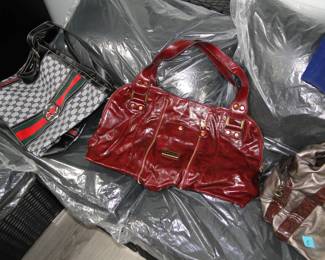 A medium sized handbag to carry potatos