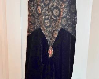 1920's Vintage Black Velvet & Lace Cocktail Dress w/ Brooch