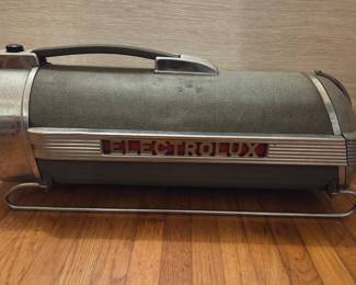 Stream Line Moderne Electrolux Vacuum Cleaner w/ Attachments