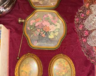 Antique and modern artwork / wall
Decor