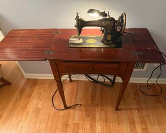 Singer sewing machine with working light and table