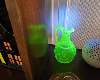 Uranium glass 