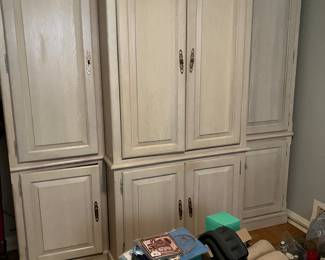 SEPARATES INTO 3 PIECES