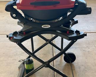 Weber Q1200 on portable stand - used very little- looks brand new