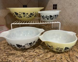 Vintage Pyrex Gooseberry Pattern: Excellent Condition