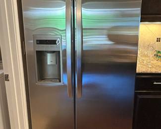 LG Side by Side Refrigerator- Excellent Condition 
