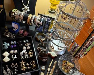 Religious Medals & Pins