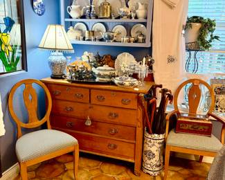 Lovely blue and white corner, ironstone, porcelain white.