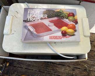 Food dehydrator w/ fruit leather trays