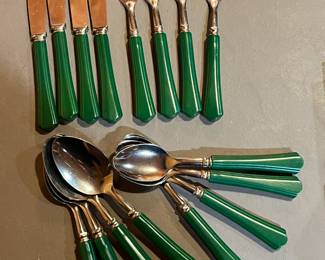Green bakelite handle 16 pc set. Marked stainless USA