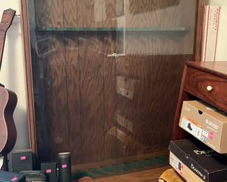 Gun cabinet for 12 guns with locking glass doors and cabinet below