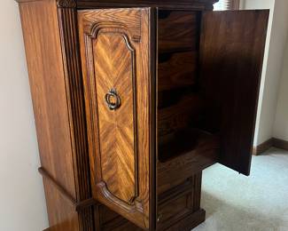 Beautiful solid wood Lea wardrobe