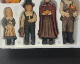 4piece Pilgrim Family figurine set
