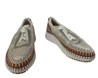 Shoe size range 39-40