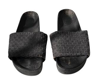 Shoe size range 39-40