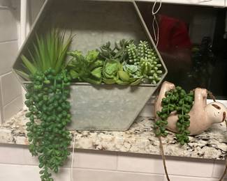 Artificial succlents