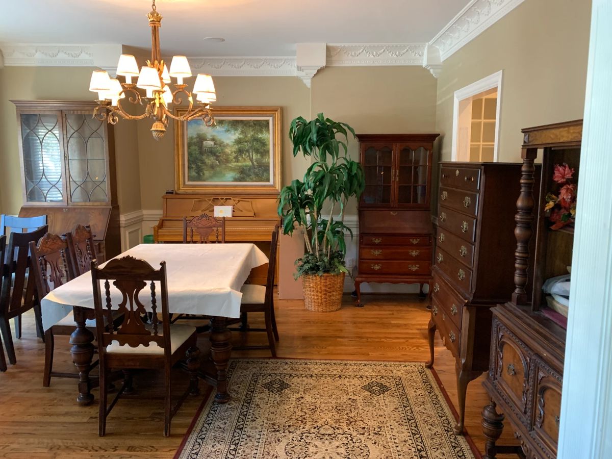 #1 walnut dining room table with 2 leaves hiding inside 60to96x40x30 with 5 chairs $225.00