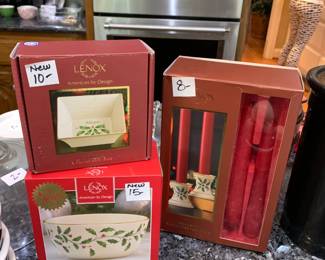 #52	Set of 4 Lenox Dishes - Holiday Square Dish, Bowl and Candle Holder - 3 pc	 $34.00 			
