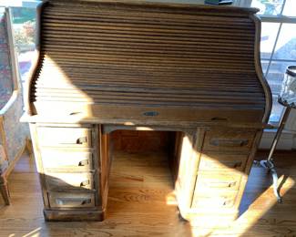#25	roll top desk with 8 drawers 48x32x48	 $100.00 			
