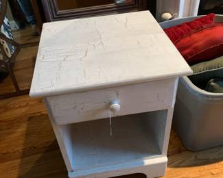 #152	White Distressed End Table w/1 drawer - 16x16x22	 $40.00 			
