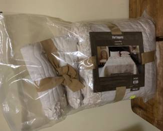 #171	Pier 1 Full/Queen Coverlet	 $30.00 			
