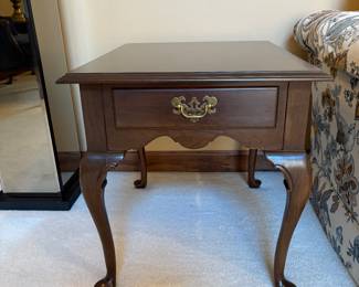 Georgian Court Queen Ann style End Table