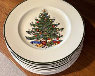 Cuthbertson Original Christmas Tree Dinner Plates