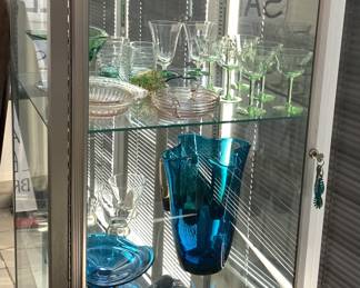 Glassware, incl. Uranium