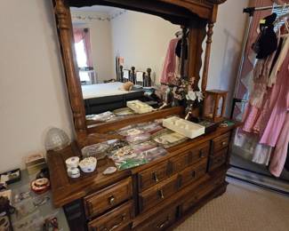 dresser a part of a 5pc bedroom set