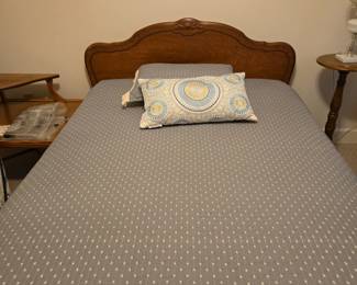 Full bed a part of a 3 pc bedroom set