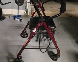 Rollator *2 available